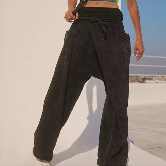 NWOT Free People Hot Shot Sport Pants in Black Size Large - Picture 3 of 6